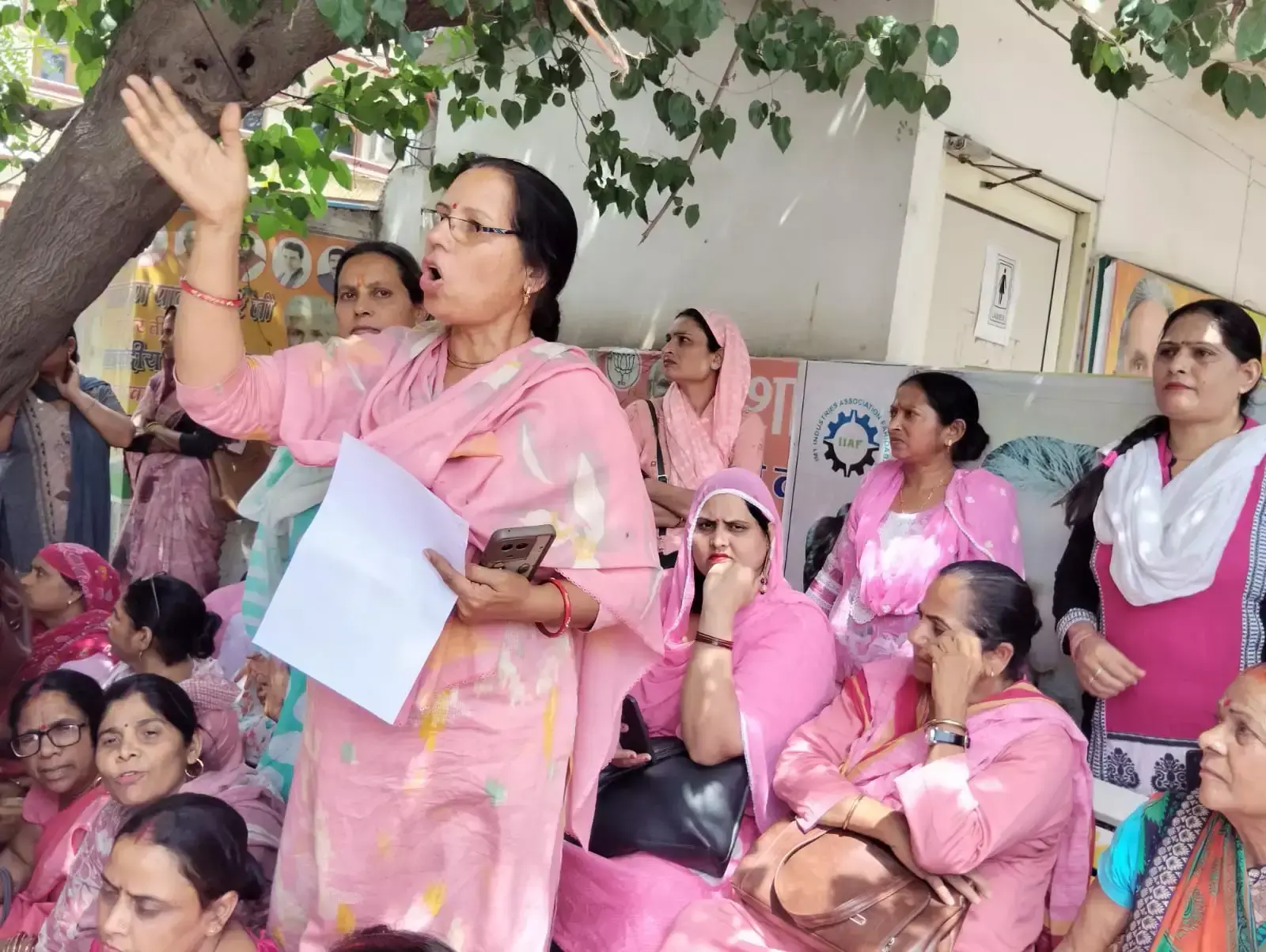 Faridabad: केंद्रीय राज्यमंत्री तक अपनी आवाज पहुंचाने का प्रयास Faridabad: केंद्रीय राज्यमंत्री तक अपनी आवाज पहुंचाने का प्रयास