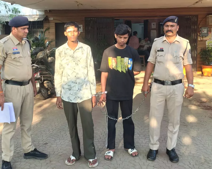 संतोषी नगर हाफ मर्डर मामले में 3 आरोपी गिरफ्तार संतोषी नगर हाफ मर्डर मामले में 3 आरोपी गिरफ्तार