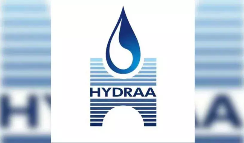 HYDRAA ने हैदराबाद में खेल के मैदान की ज़मीन पर अवैध निर्माण को गिराया HYDRAA ने हैदराबाद में खेल के मैदान की ज़मीन पर अवैध निर्माण को गिराया