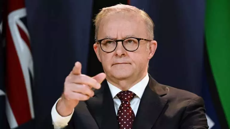 Australian PM ने फ्यूल टैक्स में कटौती की, देश से सप्लाई बचाने के लिए कम फ्यूल इस्तेमाल करने को कहा Australian PM ने फ्यूल टैक्स में कटौती की, देश से सप्लाई बचाने के लिए कम फ्यूल इस्तेमाल करने को कहा