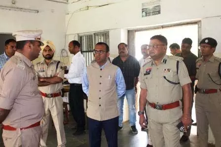 कलेक्टर व एसएसपी ने केन्द्रीय जेल अंबिकापुर का किया औचक निरीक्षण कलेक्टर व एसएसपी ने केन्द्रीय जेल अंबिकापुर का किया औचक निरीक्षण