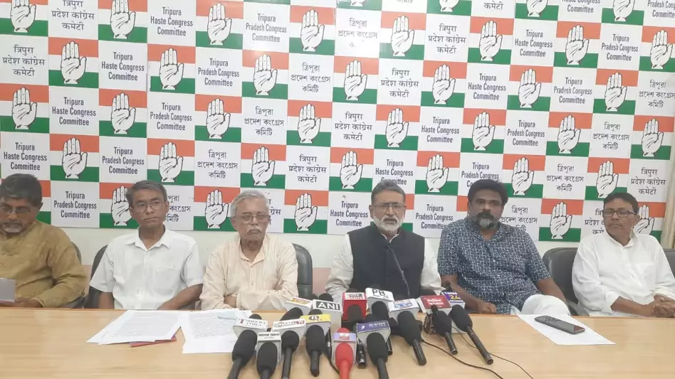 Ashish Kumar Saha ने टीटीएएडीसी चुनाव में वोट की अपील की Ashish Kumar Saha ने टीटीएएडीसी चुनाव में वोट की अपील की