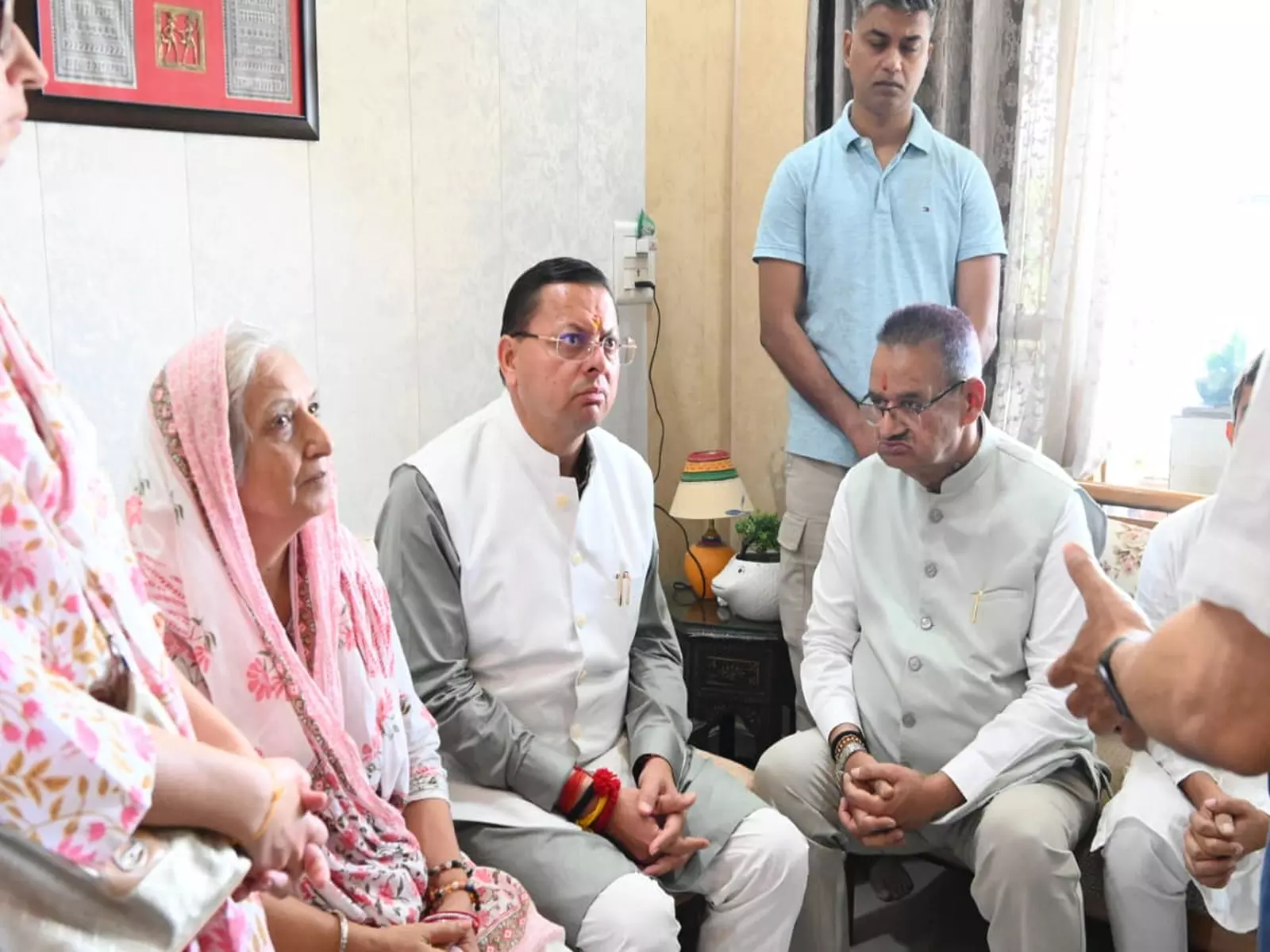 उत्तराखंड के CM ने सेवानिवृत्त ब्रिगेडियर मुकेश जोशी को दी श्रद्धांजलि उत्तराखंड के CM ने सेवानिवृत्त ब्रिगेडियर मुकेश जोशी को दी श्रद्धांजलि