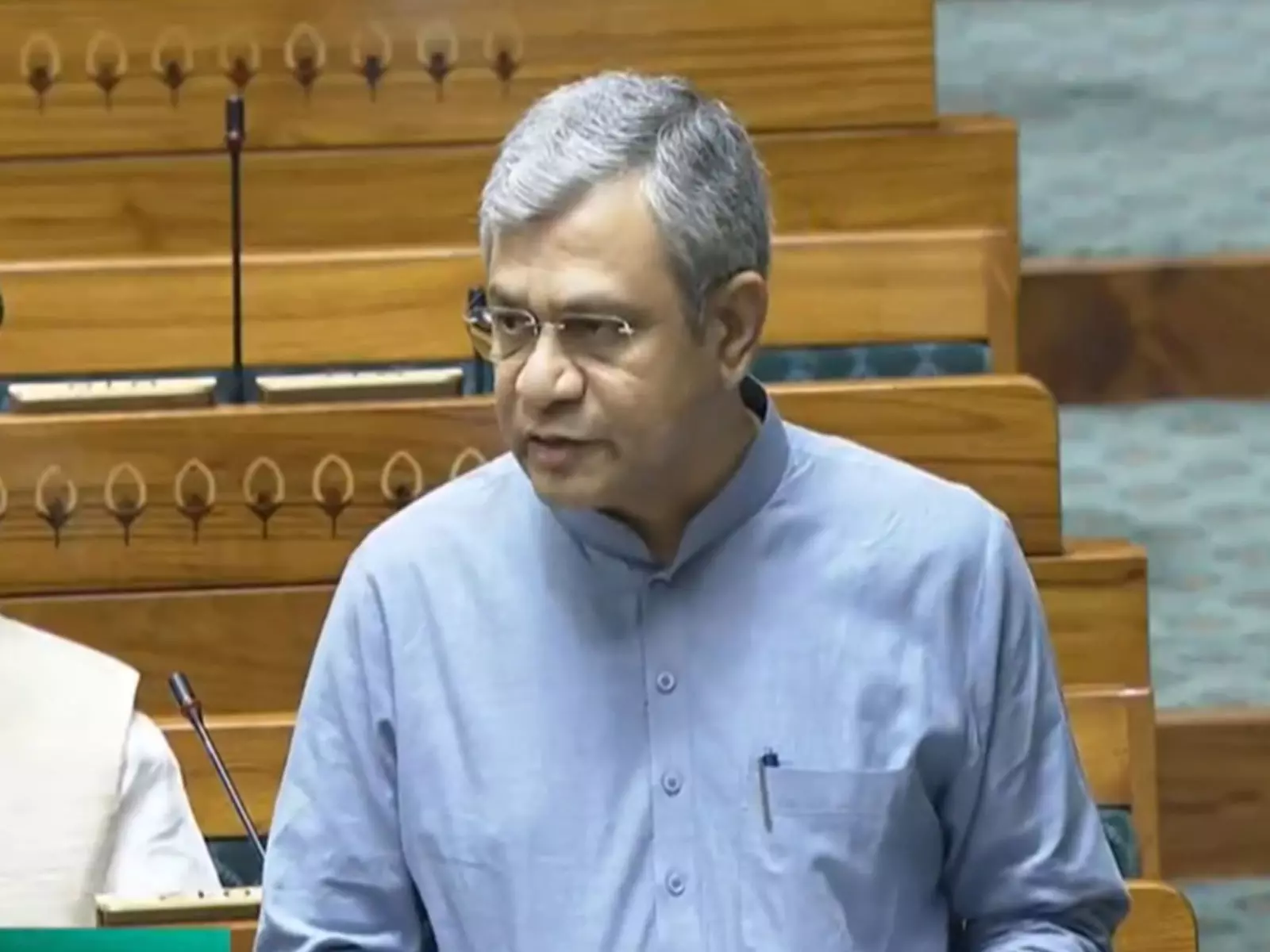 भारतीय रेलवे ने FY 2025-26 में 76,352 विशेष ट्रेनें चलाईं भारतीय रेलवे ने FY 2025-26 में 76,352 विशेष ट्रेनें चलाईं