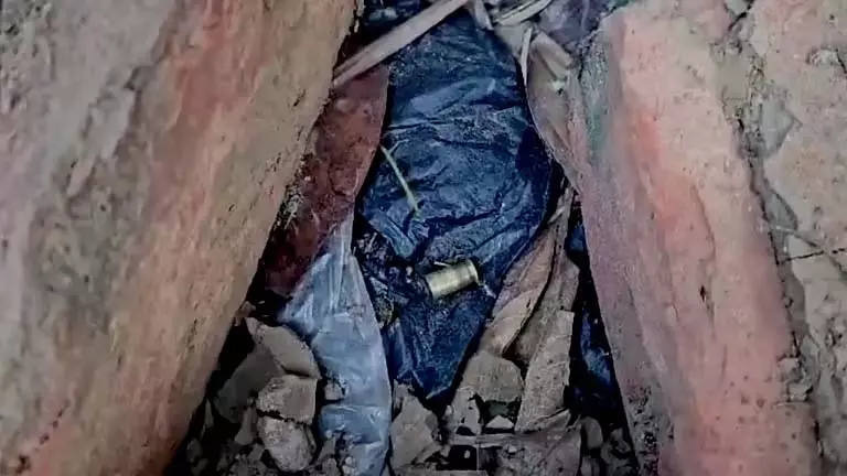 दो युवकों ने एक के बाद एक गोलियां चलाईं, जिससे Kaliach में दहशत फैल गई दो युवकों ने एक के बाद एक गोलियां चलाईं, जिससे Kaliach में दहशत फैल गई