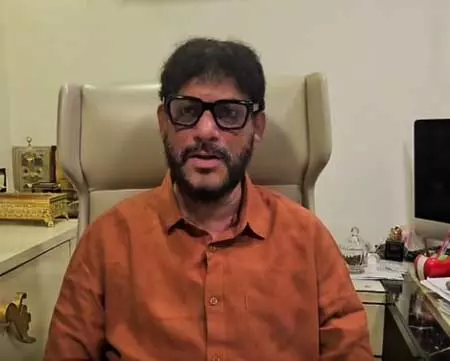 नक्सलवाद और आतंकवाद को जड़ से खत्म कर देना चाहिए : वारिस पठान नक्सलवाद और आतंकवाद को जड़ से खत्म कर देना चाहिए : वारिस पठान