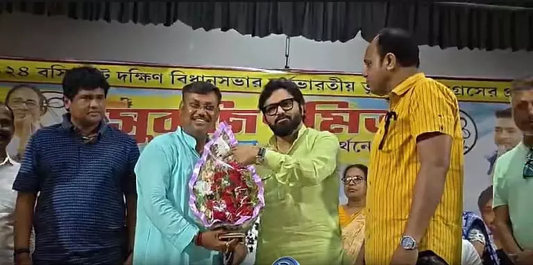 बाबुल सुप्रियो ने बशीरहाट मीटिंग में EC के दखल का आरोप लगाया बाबुल सुप्रियो ने बशीरहाट मीटिंग में EC के दखल का आरोप लगाया