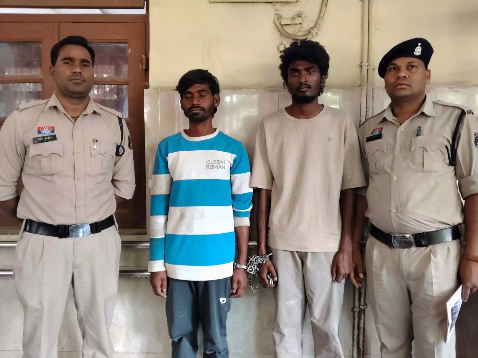 Raipur Breaking: कर्नाटक के दो अंतर्राज्यीय बदमाश गिरफ्तार Raipur Breaking: कर्नाटक के दो अंतर्राज्यीय बदमाश गिरफ्तार