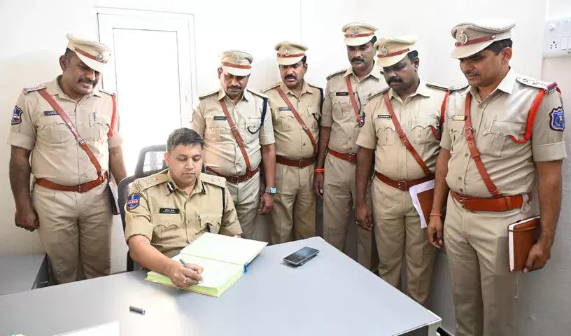 Hyderabad: नेरेडमेट में नया आर्थिक अपराध शाखा पुलिस स्टेशन खुला Hyderabad: नेरेडमेट में नया आर्थिक अपराध शाखा पुलिस स्टेशन खुला