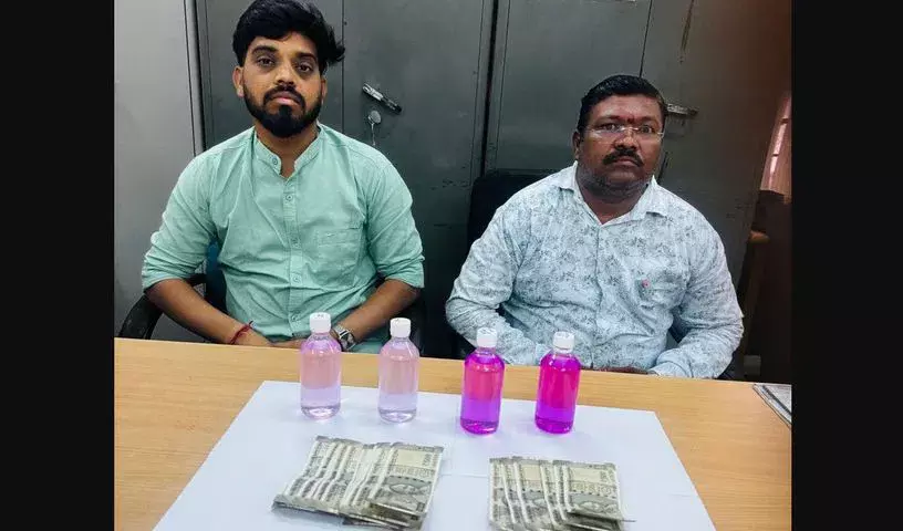 उस्मानिया यूनिवर्सिटी के क्लर्क रिटायरमेंट बेनिफिट्स के लिए रिश्वत लेते पकड़े गए उस्मानिया यूनिवर्सिटी के क्लर्क रिटायरमेंट बेनिफिट्स के लिए रिश्वत लेते पकड़े गए