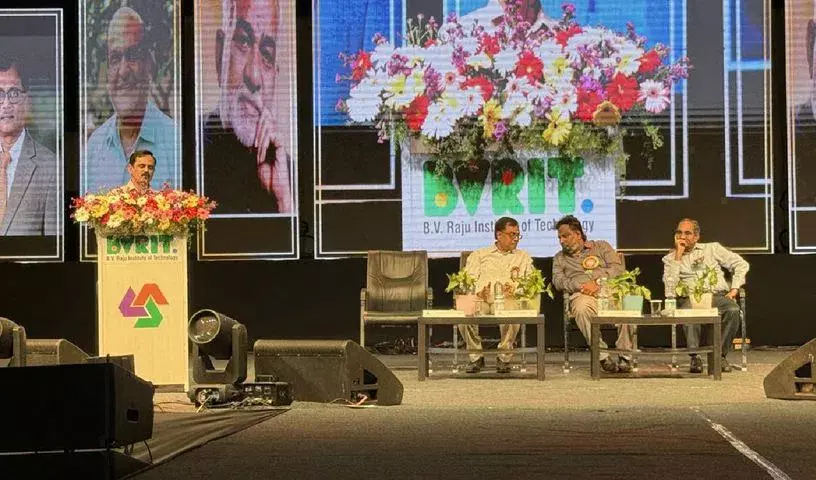 BVRIT नरसापुर ने उत्साह और उपलब्धियों के साथ 29वां वार्षिक दिवस मनाया BVRIT नरसापुर ने उत्साह और उपलब्धियों के साथ 29वां वार्षिक दिवस मनाया