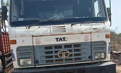 हाईवा और जेसीबी जब्त, अवैध खनन पर कार्रवाई