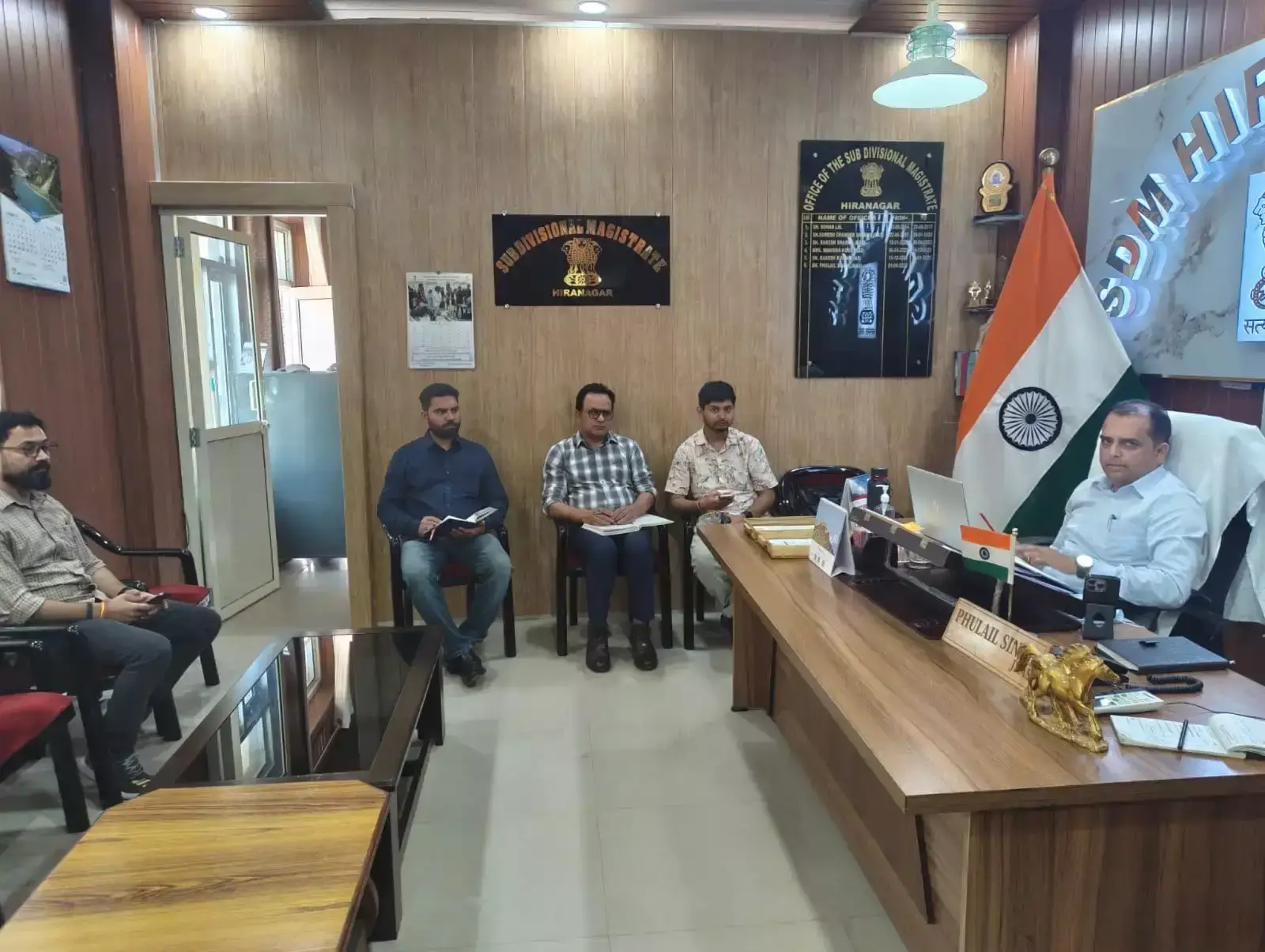 Kathua: पंचायत में मतदाता सूची सुधार पर बैठक Kathua: पंचायत में मतदाता सूची सुधार पर बैठक