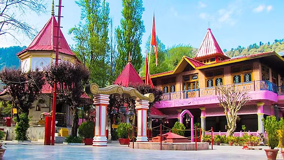 Nainital: नयना देवी मंदिर में श्रद्धालुओं के लिए कथा Nainital: नयना देवी मंदिर में श्रद्धालुओं के लिए कथा