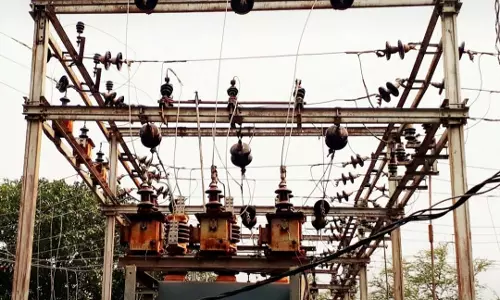चारामा में बिजली गुल से जनता हलाकान, जिम्मेदार गायब चिंता की बात