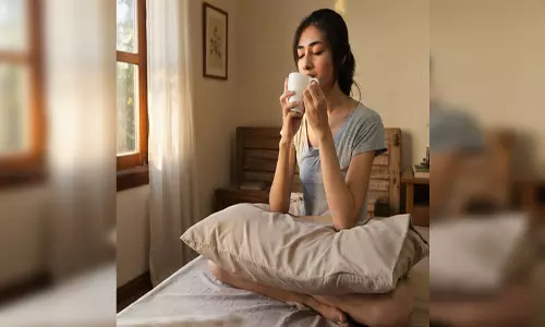 सुबह उठते ही चाय पीना क्यों हो सकता है नुकसानदायक? जानिए इसके पीछे की बड़ी वजह सुबह उठते ही चाय पीना क्यों हो सकता है नुकसानदायक? जानिए इसके पीछे की बड़ी वजह