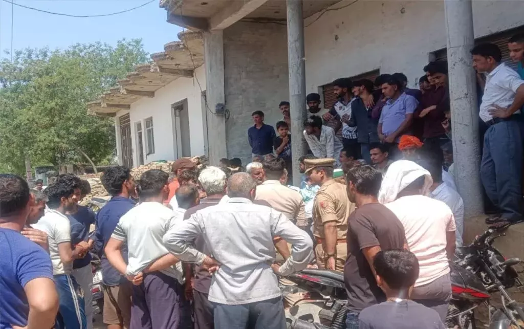 Jalandhar: शराब ठेका खुलने से स्थानीय लोगों में विरोध की लहर Jalandhar: शराब ठेका खुलने से स्थानीय लोगों में विरोध की लहर