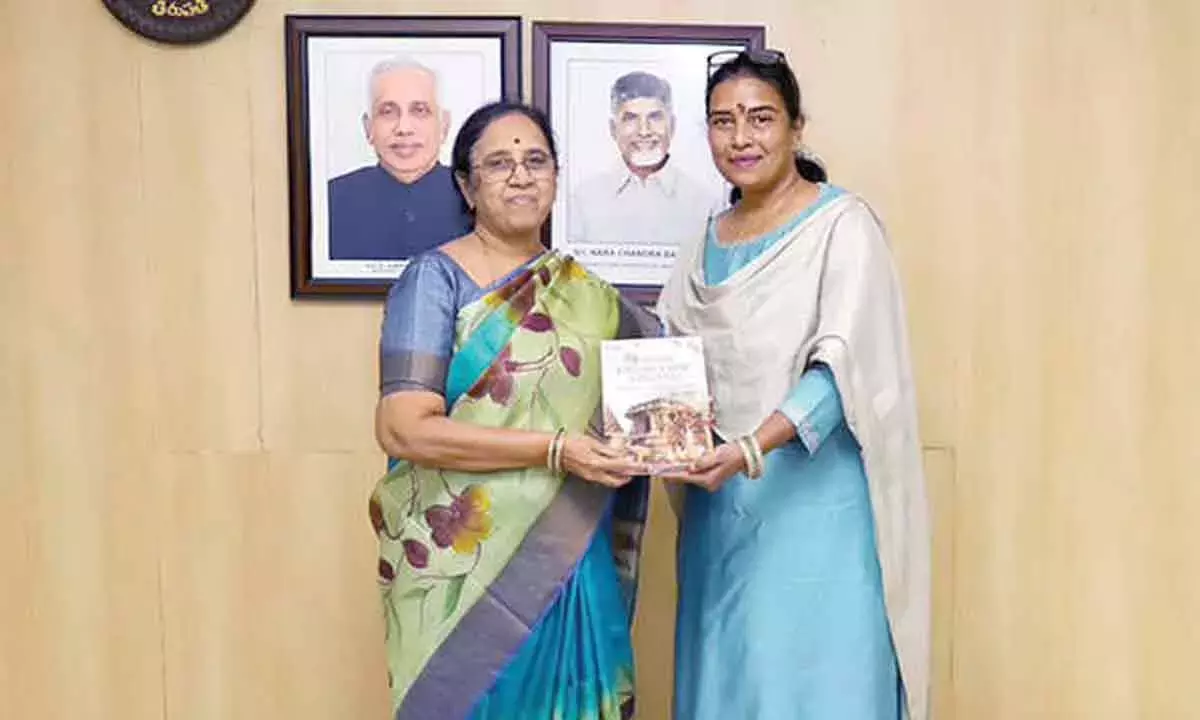 SPMVV में भारतीय ज्ञान प्रणालियों पर किताब का विमोचन SPMVV में भारतीय ज्ञान प्रणालियों पर किताब का विमोचन