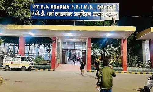 सरकारी मेडिकल कॉलेजों ने MBBS ग्रेजुएट्स के एकेडमिक सर्टिफिकेट क्यों रखे?