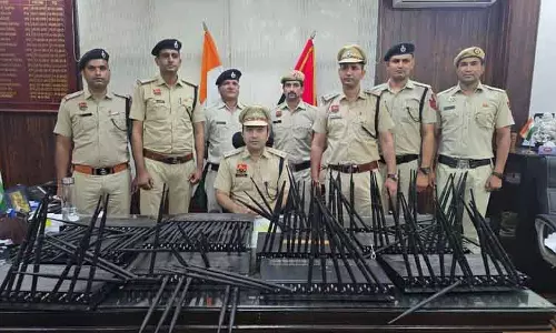 Gurugram पुलिस ने इंटरनेशनल सिम बॉक्स साइबर फ्रॉड रैकेट का भंडाफोड़ किया, 5 गिरफ्तार