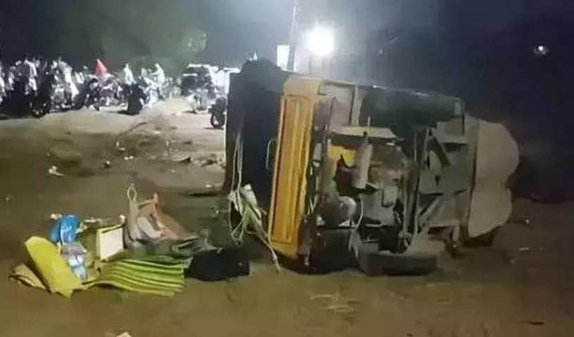 Telangana के धर्मपुरी में सड़क दुर्घटना में तीन युवकों की मौत, नौ घायल