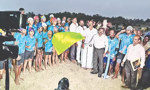 Chennai के मरीना बीच पर ऑटिज़्म से पीड़ित बच्चे 2 km समुद्र में तैरते हुए दिखेंगे