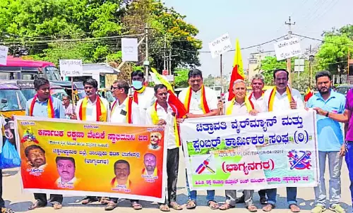 Karnataka : चिक्कबल्लापुर-प्रशांति निलयम रेल परियोजना की मांग Karnataka : चिक्कबल्लापुर-प्रशांति निलयम रेल परियोजना की मांग