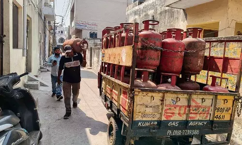 कपूरथला में LPG सिलेंडर और ईंधन का पर्याप्त स्टॉक है: DC कपूरथला में LPG सिलेंडर और ईंधन का पर्याप्त स्टॉक है: DC
