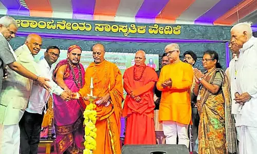 हर गांव में औषधीय पौधों के बगीचे बनाए जाएं: Vadnal Jagadeesh हर गांव में औषधीय पौधों के बगीचे बनाए जाएं: Vadnal Jagadeesh