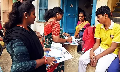 Karnataka : जनगणना के काम के लिए 1 लाख टीचरों की तैनाती का कड़ा विरोध Karnataka : जनगणना के काम के लिए 1 लाख टीचरों की तैनाती का कड़ा विरोध