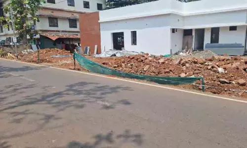 Kerala : ट्रेजरी की दीवार का निर्माण Kerala : ट्रेजरी की दीवार का निर्माण