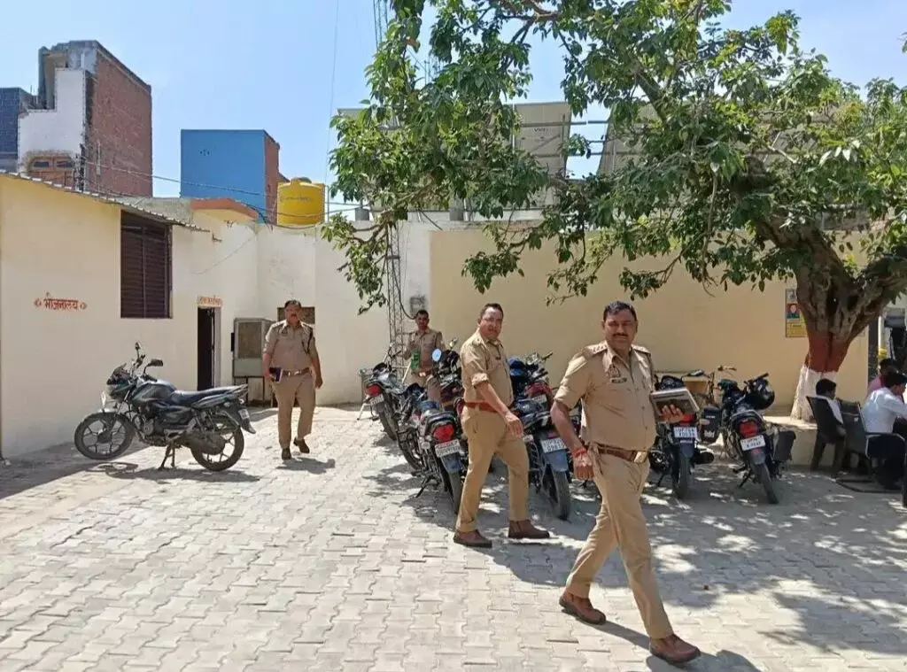 Nawabganj: औचक निरीक्षण में एएसपी ने खामियां पकड़ीं Nawabganj: औचक निरीक्षण में एएसपी ने खामियां पकड़ीं