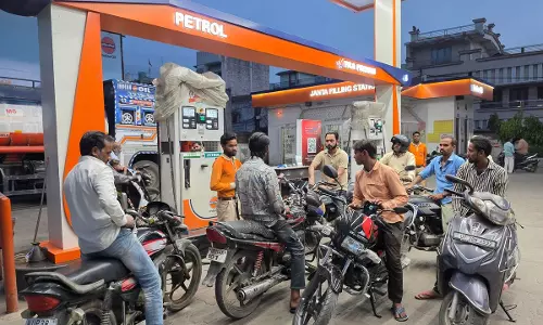 Sambhal: पेट्रोल-डीजल की कमी नहीं, प्रशासन की अपील
