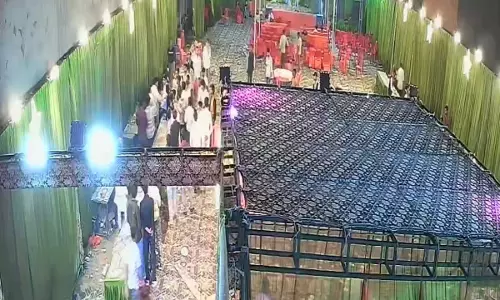 Hardoi: हरदोई में तिलक कार्यक्रम में बवाल, वीडियो वायरल Hardoi: हरदोई में तिलक कार्यक्रम में बवाल, वीडियो वायरल