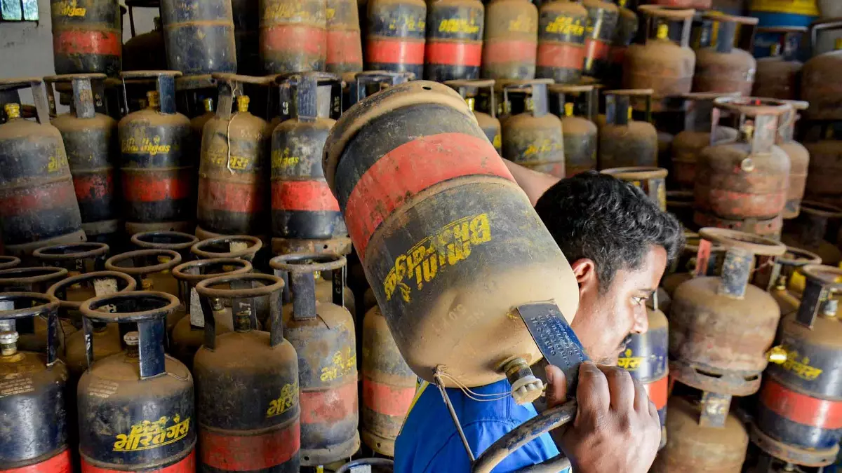 Jabalpur: LPG सप्लाई सिस्टम में सुधार, आठ डीलर आगे आए Jabalpur: LPG सप्लाई सिस्टम में सुधार, आठ डीलर आगे आए