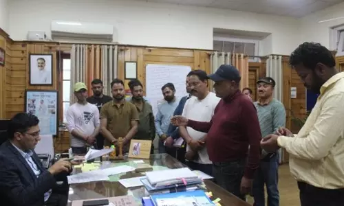 Bharmour में हाइडल प्रोजेक्ट के मज़दूरों ने काम रोका, लेबर लॉ के उल्लंघन का आरोप लगाया Bharmour में हाइडल प्रोजेक्ट के मज़दूरों ने काम रोका, लेबर लॉ के उल्लंघन का आरोप लगाया