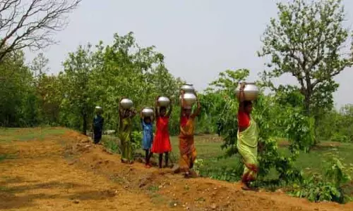Koraput मोहनपाड़ा गांव में पानी का संकट Koraput मोहनपाड़ा गांव में पानी का संकट