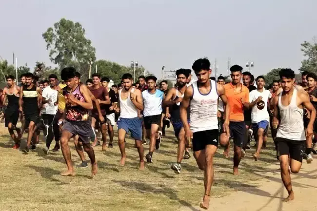 Indore: इंदौर-उज्जैन संभाग के 15 जिलों में भर्ती रैली आज से Indore: इंदौर-उज्जैन संभाग के 15 जिलों में भर्ती रैली आज से