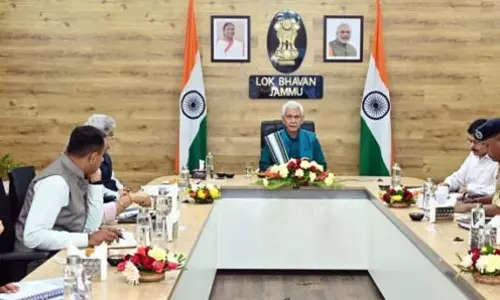 LG ने DCs, SSPs के साथ मीटिंग की, ड्रग्स के खतरे के खिलाफ ‘ज़ीरो टॉलरेंस’ पॉलिसी की मांग की LG ने DCs, SSPs के साथ मीटिंग की, ड्रग्स के खतरे के खिलाफ ‘ज़ीरो टॉलरेंस’ पॉलिसी की मांग की