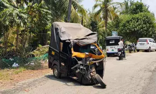 Kerala : टिपर और ऑटो की टक्कर में ऑटो चालक गंभीर रूप से घायल Kerala : टिपर और ऑटो की टक्कर में ऑटो चालक गंभीर रूप से घायल