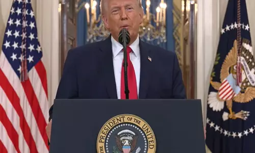 Trump ने ईरान के खिलाफ ऑपरेशन के मुख्य उद्देश्य का संकेत दिया, कहा— हम उन पर हमला जारी रखेंगे Trump ने ईरान के खिलाफ ऑपरेशन के मुख्य उद्देश्य का संकेत दिया, कहा— हम उन पर हमला जारी रखेंगे