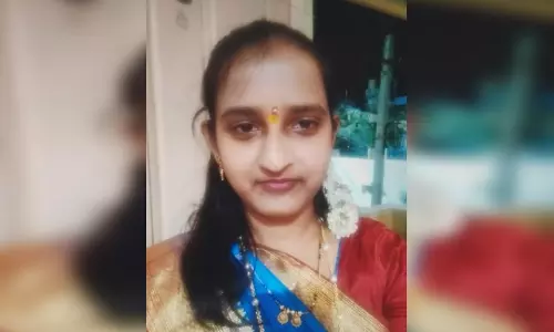 महिला टेक-कर्मी और उसके बेटे का शव मिला, सुसाइड नोट भी मिला महिला टेक-कर्मी और उसके बेटे का शव मिला, सुसाइड नोट भी मिला