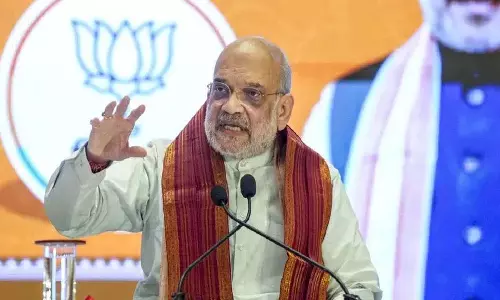 पश्चिम बंगाल में अमित शाह ने निडर होकर वोटिंग की अपील की, TMC पर निशाना साधा पश्चिम बंगाल में अमित शाह ने निडर होकर वोटिंग की अपील की, TMC पर निशाना साधा