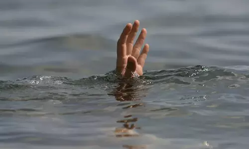 Odisha के भद्रक में रील बनाते समय युवक डूबा