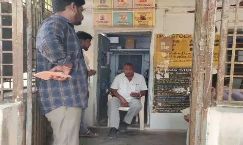 रुद्रमपुर विरोध प्रदर्शन: AITUC ने आरोप लगाया कि गैस सिलेंडर कहीं और बेचे जा रहे रुद्रमपुर विरोध प्रदर्शन: AITUC ने आरोप लगाया कि गैस सिलेंडर कहीं और बेचे जा रहे