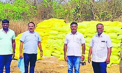 Karnataka : अनधिकृत यूरिया स्टॉक जब्त किया Karnataka : अनधिकृत यूरिया स्टॉक जब्त किया
