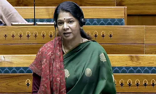 DMK सांसद कनिमोझी ने केंद्र से FCRA संशोधन विधेयक वापस लेने की मांग की