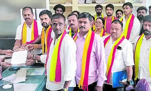 Karnataka : कृषि और आवास विभागों को टाइटल डीड जारी करने की अपील Karnataka : कृषि और आवास विभागों को टाइटल डीड जारी करने की अपील