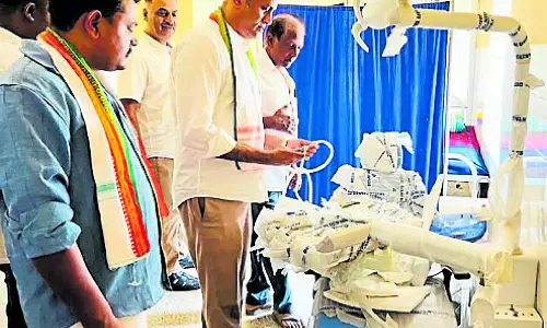 Karnataka : स्वास्थ्य केंद्र का दौरा Karnataka : स्वास्थ्य केंद्र का दौरा