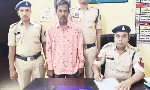 हीरे के साथ ग्रामीण गिरफ्तार, गरियाबंद पुलिस ने पकड़ा हीरे के साथ ग्रामीण गिरफ्तार, गरियाबंद पुलिस ने पकड़ा